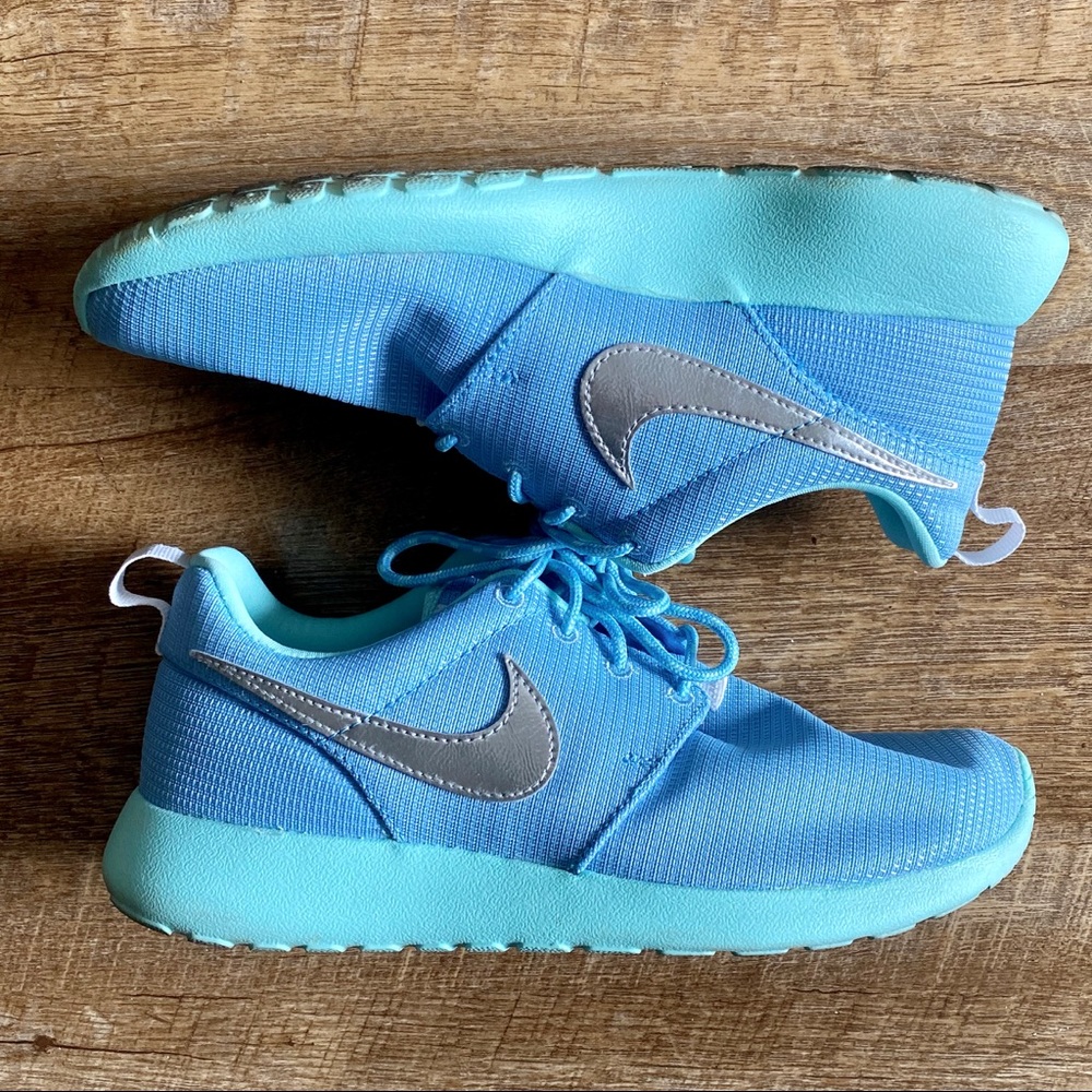 Beautiful Tiffany blue Nike Roshe Sneakers